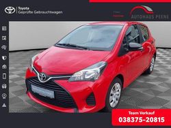 Vulcanorot Gebraucht 2016 Toyota Yaris Cool Limousine | 9.990 € (Etwas zu teuer)