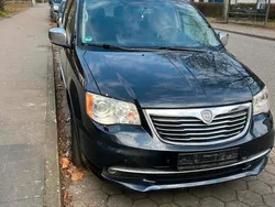 Schwarz Gebraucht 2013 Lancia Voyager Van / Kleinbus | 8.700 € (Superpreis)