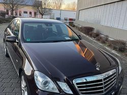 Braun Gebraucht 2010 Mercedes E250 Limousine | 10.699 € (Fairer Preis)