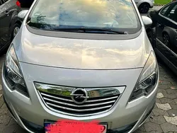 Silber Gebraucht 2010 Opel Meriva Van / Kleinbus | 4.800 € (Etwas zu teuer)