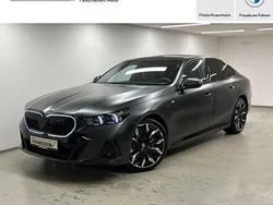 Grau Gebraucht 2024 BMW 530e Comfort Edition Limousine | 77.850 €