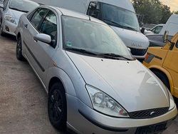 Grau Gebraucht 2002 Ford Focus Limousine | 1.050 € (Guter Preis)