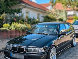 Schwarz Gebraucht 1998 BMW 316 Basis Kombi | 4.700 €