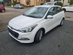 Weiß Gebraucht 2017 Hyundai i20 Classic Kleinwagen | 7.800 € (Guter Preis)