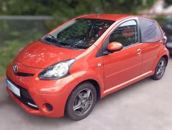 Orange Gebraucht 2012 Toyota Aygo Kleinwagen | 5.500 € (Teuer)
