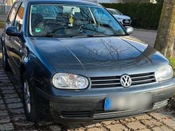 Grau Gebraucht 2002 VW Golf IV Kombi | 2.200 € (Fairer Preis)