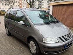 Grau Gebraucht 2007 VW Sharan Trendline Van / Kleinbus | 6.000 € (Teuer)