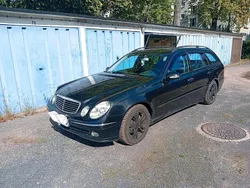 Schwarz Gebraucht 2004 Mercedes E270 Avantgarde Kombi | 2.399 €
