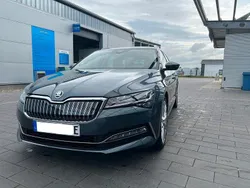 Grau Gebraucht 2020 Skoda Superb LAURIN & KLEMENT Kombi | 21.700 € (Guter Preis)