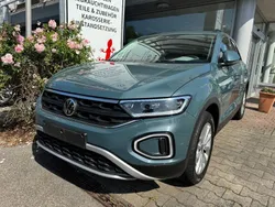 Blau Gebraucht 2024 VW T-Roc Life SUV | 27.850 € (Superpreis)