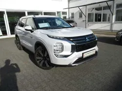 Weiß Neu 2025 Mitsubishi Outlander P-HEV Edition SUV | 48.690 € (Guter Preis)