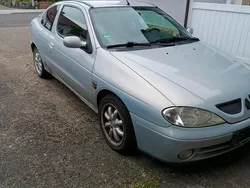 Silber Gebraucht 2001 Renault Mégane Coupé Coupé | 450 €