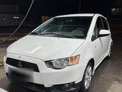 Weiß Gebraucht 2013 Mitsubishi Colt Kleinwagen | 3.600 € (Guter Preis)