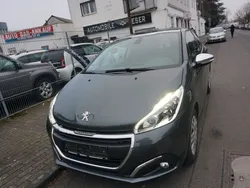 Grau Gebraucht 2017 Peugeot 208 Style Kleinwagen | 5.699 € (Fairer Preis)