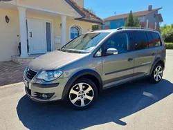 Grau Gebraucht 2008 VW Touran Cross Van / Kleinbus | 5.400 € (Etwas zu teuer)