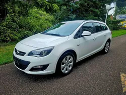 Schneeweiss/olympic/summit Gebraucht 2015 Opel Astra Kombi | 3.995 € (Guter Preis)
