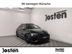Schwarz (mythosschwarz metallic) Gebraucht 2024 Audi RS3 Sport Kleinwagen | 58.890 € (Guter Preis)