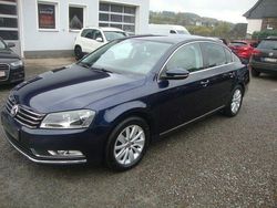 Blau Gebraucht 2011 VW Passat Comfortline Limousine | 5.750 € (Etwas zu teuer)