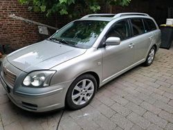 Silber Gebraucht 2004 Toyota Avensis Executive Kombi | 3.250 € (Guter Preis)