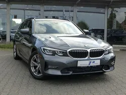 Mineralgrau Gebraucht 2020 BMW 320 Sport Line Kombi | 25.890 € (Etwas zu teuer)