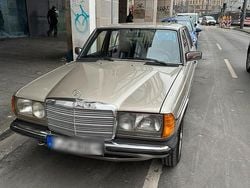 Gold Gebraucht 1981 Mercedes 240 Limousine | 12.995 €
