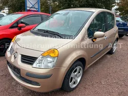 Gold Gebraucht 2006 Renault Modus Van / Kleinbus | 4.999 € (Teuer)