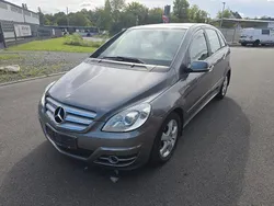 Grau Gebraucht 2009 Mercedes B200 Van / Kleinbus | 6.480 € (Fairer Preis)