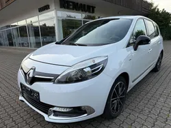 Weiß Gebraucht 2012 Renault Scénic III Bose Edition Van / Kleinbus | 4.790 € (Fairer Preis)