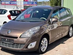 Braun Gebraucht 2010 Renault Scénic III Luxe Van / Kleinbus | 3.590 € (Guter Preis)