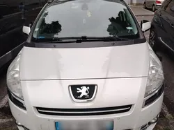 Weiß Gebraucht 2012 Peugeot 5008 Van / Kleinbus | 4.600 € (Etwas zu teuer)