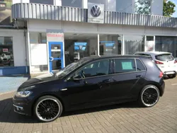 Schwarz Gebraucht 2019 VW Golf VII Highline Limousine | 19.998 € (Fairer Preis)