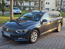 Grau Gebraucht 2015 VW Passat Comfortline Kombi | 10.500 €