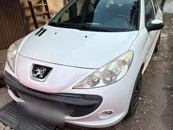 Weiß Gebraucht 2011 Peugeot 206+ Kleinwagen | 2.500 € (Fairer Preis)
