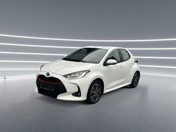 Schneeweiß Gebraucht 2022 Toyota Yaris Hybrid Basis Limousine | 18.980 € (Fairer Preis)