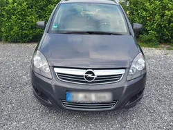 Grau Gebraucht 2010 Opel Zafira Van / Kleinbus | 8.200 €