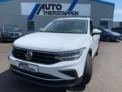 Pure white (metallic) Gebraucht 2021 VW Tiguan Active SUV | 26.790 € (Etwas zu teuer)