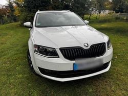 Weiß Gebraucht 2016 Skoda Octavia LAURIN & KLEMENT Kombi | 12.300 € (Fairer Preis)