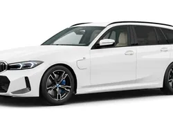 Weiß Gebraucht 2024 BMW 330e Shadowline Kombi | 46.408 € (Fairer Preis)