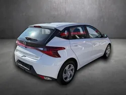 Metallic Gebraucht 2023 Hyundai i20 Essential | 18.280 € (Fairer Preis)