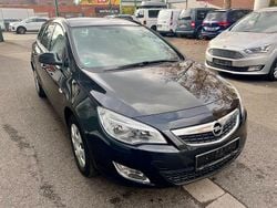 Schwarz Gebraucht 2011 Opel Astra Design Edition Kombi | 2.299 € (Superpreis)