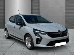 Dolomitgrau Gebraucht 2025 Renault Clio V Evolution Kleinwagen | 19.579 € (Fairer Preis)