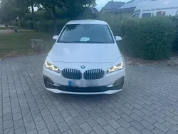 Weiß Gebraucht 2020 BMW 218 Luxury Line Kombi | 12.999 €