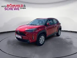Karminarot metallic Gebraucht 2023 Toyota Yaris Cross SUV | 26.690 € (Fairer Preis)