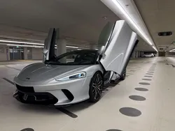 Silber Gebraucht 2022 McLaren GT | 157.675 €