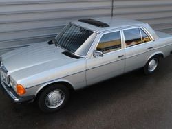 Silber metallic Gebraucht 1982 Mercedes 200 Limousine | 14.990 €