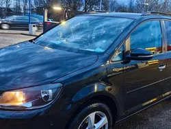 Schwarz Gebraucht 2011 VW Touran Van / Kleinbus | 6.490 € (Fairer Preis)