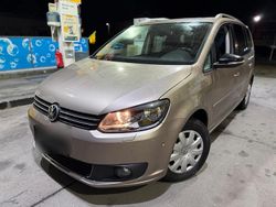 Grau Gebraucht 2012 VW Touran Van / Kleinbus | 6.250 € (Fairer Preis)