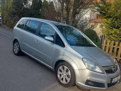 Grau Gebraucht 2007 Opel Zafira Van / Kleinbus | 3.600 € (Fairer Preis)