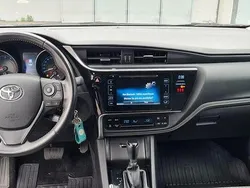 Silber Gebraucht 2016 Toyota Auris Multidrive S Limousine | 13.900 € (Fairer Preis)