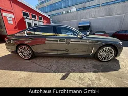 Grau Gebraucht 2022 BMW 740L Limousine | 69.990 € (Etwas zu teuer)
